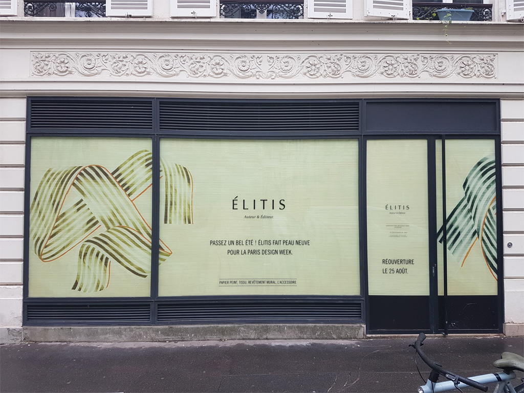 Poseur signalétique Paris, adhésif et installation de décors